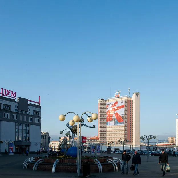 Пл. Революции, 7